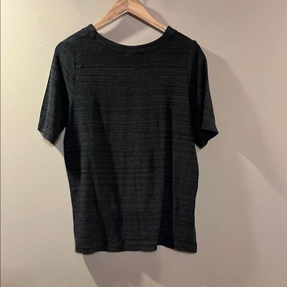 Nike Women's Black Short Sleeve Tee - Picture 5 of 8